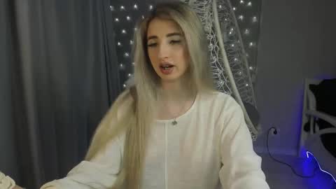 Vivian online show from September 25, 4:39 pm