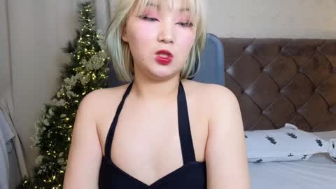 Snapshot of milla_waves chatting on December 24, 5:44 pm Milla or just Mi online show from December 24, 5:44 pm