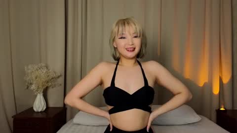 Snapshot of milla_waves chatting on December 11, 1:39 pm Milla or just Mi online show from December 11, 1:39 pm