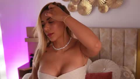 Snapshot of millarousse1 chatting on September 18, 3:49 am erika rf99 online show from September 18, 3:49 am