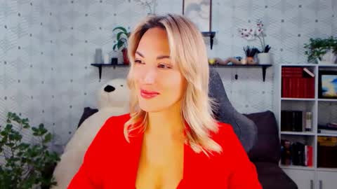 MillaXQueen online show from October 17, 8:06 am