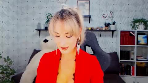 MillaXQueen online show from September 26, 11:19 am