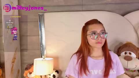 milleyjones_ online show from September 22, 7:56 pm