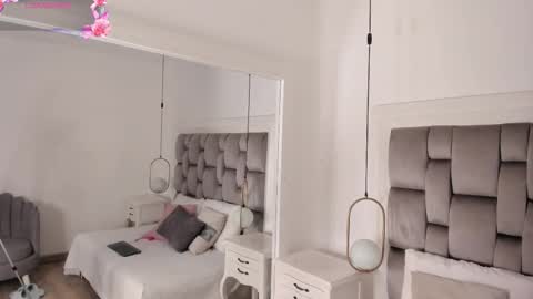 Snapshot of millie_byers chatting on October 11, 11:58 am millie_byers online show from October 11, 11:58 am