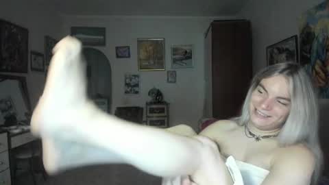 mili-kira online show from August 3, 4:56 pm