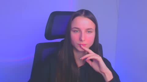 Snapshot of milly_liss chatting on December 18, 7:58 am Milly online show from December 18, 7:58 am