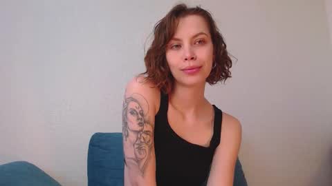 Snapshot of milly_ross23 chatting on October 14, 7:11 am Milly online show from October 14, 7:11 am