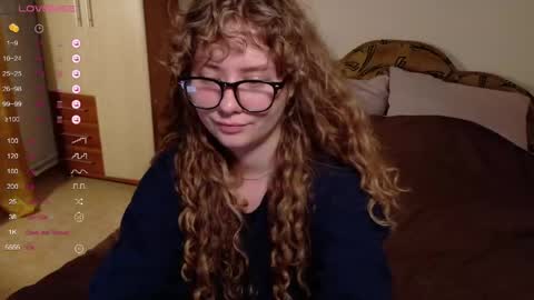 milounee online show from April 21, 4:58 pm