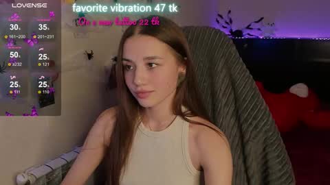 Snapshot of milyamess chatting on October 29, 5:15 pm Emily online show from October 29, 5:15 pm