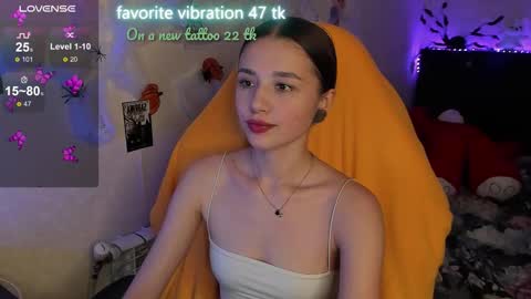 Snapshot of milyamess chatting on October 26, 3:51 pm Emily online show from October 26, 3:51 pm