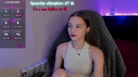 Snapshot of milyamess chatting on September 27, 6:59 pm Emily online show from September 27, 6:59 pm