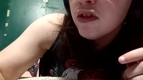 mimi142 online show from March 13, 7:04 pm