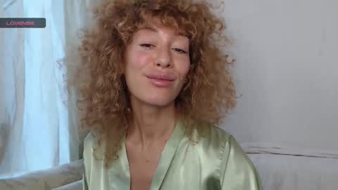 mimi_la online show from October 11, 9:25 am