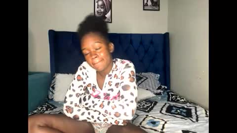 Mimi online show from November 10, 7:47 am