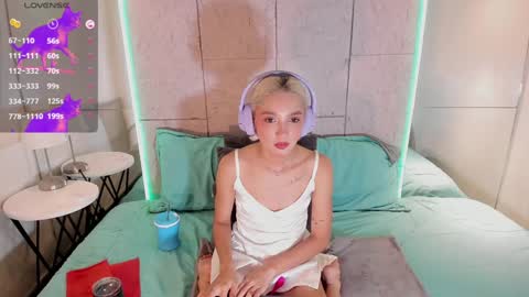 Minji online show from December 7, 5:15 am