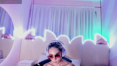 Minji online show from February 3, 12:03 pm