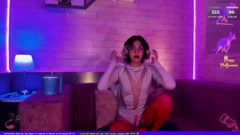 Snapshot of min_minjil chatting on October 31, 4:33 pm Minji online show from October 31, 4:33 pm