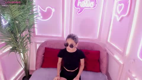 Minji online show from February 23, 11:47 am
