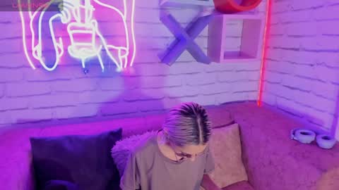 Minji online show from January 7, 11:37 am