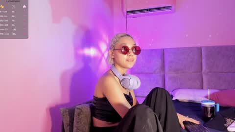 Minji online show from December 3, 11:54 am