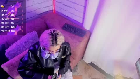 Minji online show from December 27, 11:39 am