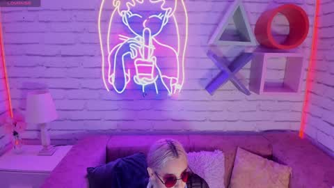 Minji online show from December 2, 12:06 pm