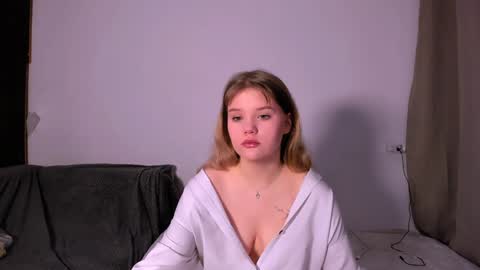 hi Im Mina  online show from December 18, 1:59 am