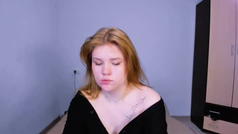 hi Im Mina  online show from November 25, 2:47 am