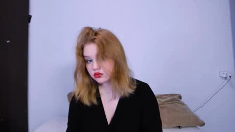 Snapshot of mina27372 chatting on September 20, 11:30 am hi Im Mina online show from September 20, 11:30 am