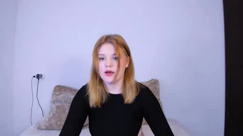 Snapshot of mina27372 chatting on October 23, 11:55 pm hi Im Mina online show from October 23, 11:55 pm