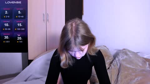hi Im Mina  online show from December 4, 2:31 am