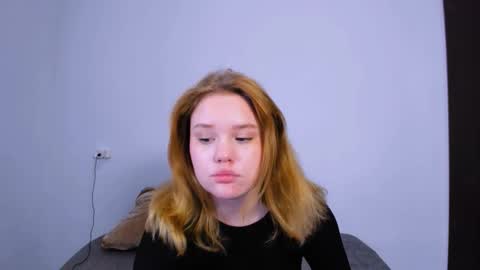 Snapshot of mina27372 chatting on October 14, 2:03 am hi Im Mina online show from October 14, 2:03 am