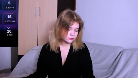hi Im Mina  online show from December 3, 1:28 am