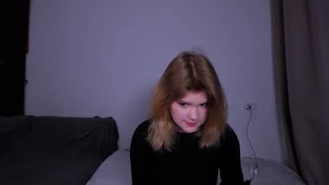 hi Im Mina  online show from December 5, 1:36 am
