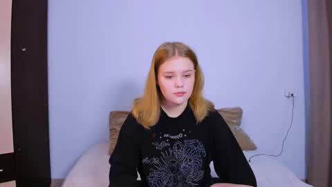 Snapshot of mina27372 chatting on October 12, 1:52 am hi Im Mina online show from October 12, 1:52 am