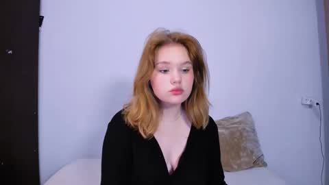 Snapshot of mina27372 chatting on September 19, 11:20 am hi Im Mina online show from September 19, 11:20 am