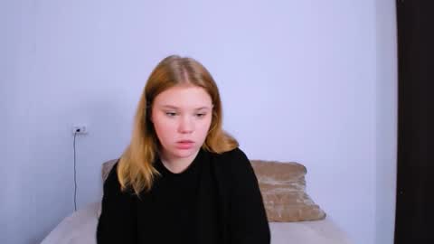 Snapshot of mina27372 chatting on October 17, 2:37 am hi Im Mina online show from October 17, 2:37 am