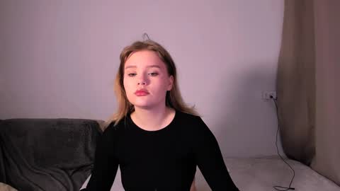 hi Im Mina  online show from December 13, 1:37 am