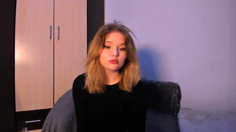 hi Im Mina  online show from December 10, 2:05 am