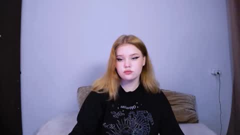 Snapshot of mina27372 chatting on September 30, 11:09 pm hi Im Mina online show from September 30, 11:09 pm