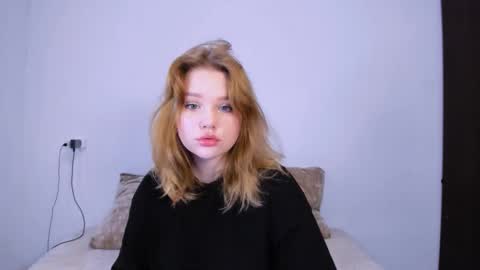 Snapshot of mina27372 chatting on October 27, 10:26 pm hi Im Mina online show from October 27, 10:26 pm