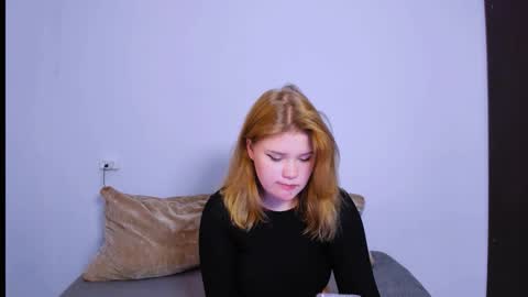 Snapshot of mina27372 chatting on October 13, 2:03 am hi Im Mina online show from October 13, 2:03 am