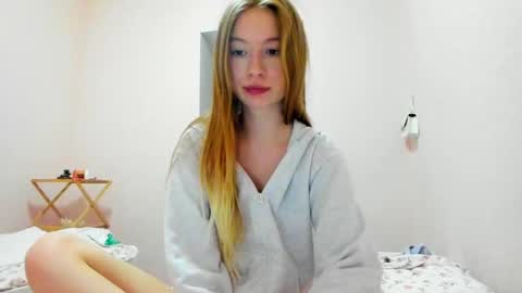 Amelia online show from May 10, 9:28 pm