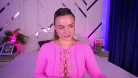 minifox_ online show from October 11, 7:35 am