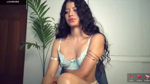 Snapshot of minikunis chatting on October 2, 12:59 am   Mini Mila Kunis ft Ashton Katchero. Follow me to stay in touch  online show from October 2, 12:59 am