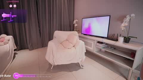 Snapshot of minnie_jin chatting on September 12, 1:51 pm minnie_jin online show from September 12, 1:51 pm