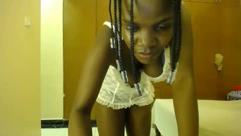 Snapshot of minnie_lila chatting on September 11, 6:19 pm Lila online show from September 11, 6:19 pm