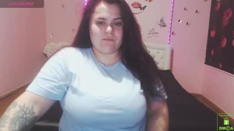 mira_cle_ online show from May 29, 8:23 am