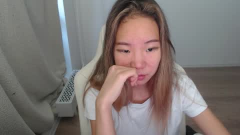 Snapshot of mira_g chatting on October 13, 6:05 am mira_g online show from October 13, 6:05 am