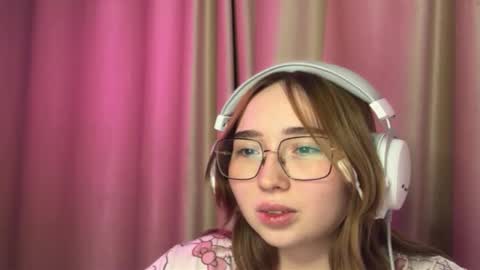 mira_light_ online show from October 3, 3:17 pm